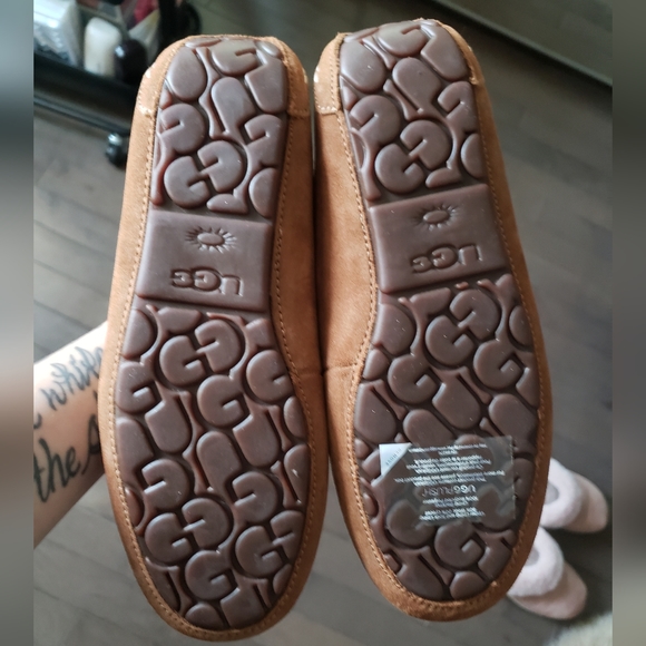 UGG Womens Ansley Slipper - Picture 2 of 3